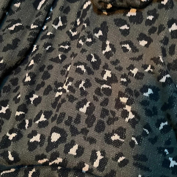 Peyton Jensen green animal print pullover hoodie - Picture 7 of 8